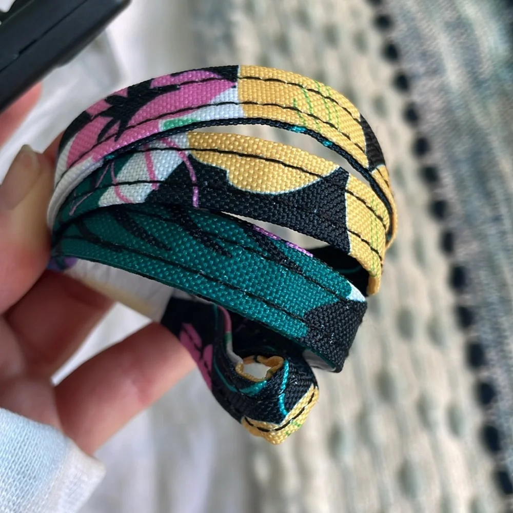 Vera Bradley NWT Waterproof Phone Case + Lanyard - Picture 5 of 5